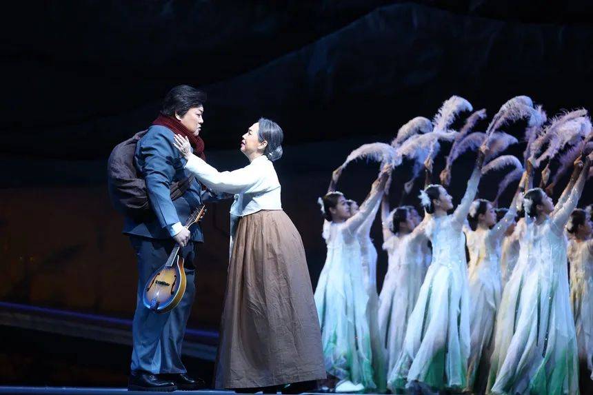 延边大学出品 原创民族歌舞剧《郑律成》在京演出大获成功!