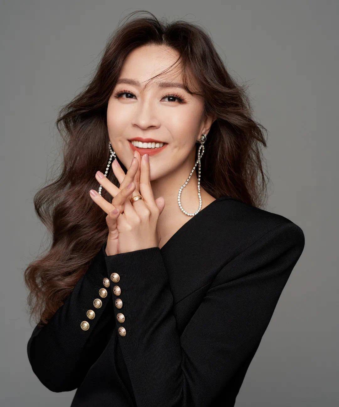 《涵解:无畏真实》她的故事,远比镜头多_成长_赵涵_道森