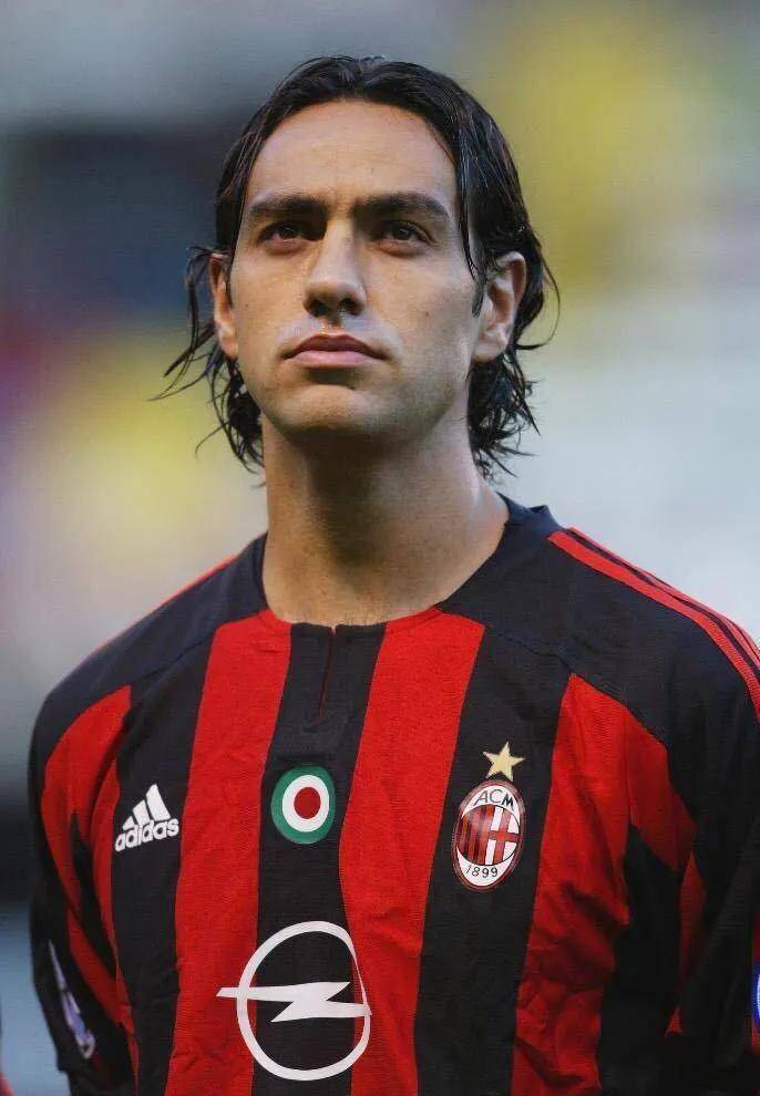 原版ac米兰经典圣诞树阵容:这套阵容现在身价多少亿欧元?