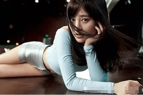 鞠婧祎出道前照片流出,穿银色短裙趴在地上一刻,这身材简直绝了_网友