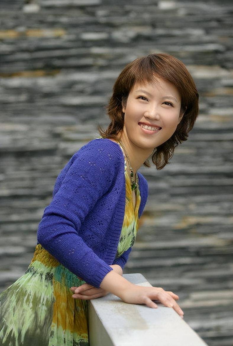 任良韵:连续6年主持安徽卫视春晚,工作25年,44岁成当家花旦_认可_节目