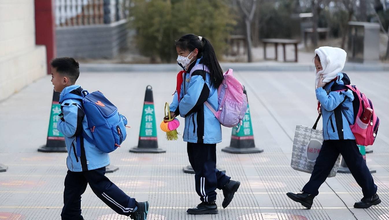 原创多地中小学不再组织或延期期末考试，杭州一中学取消网课，好随意