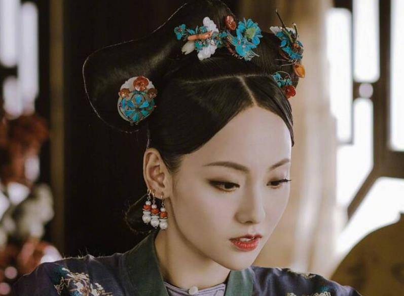 容妃从小也因为长得非常的漂亮,所以说很早就被许配给了当地的霍集占