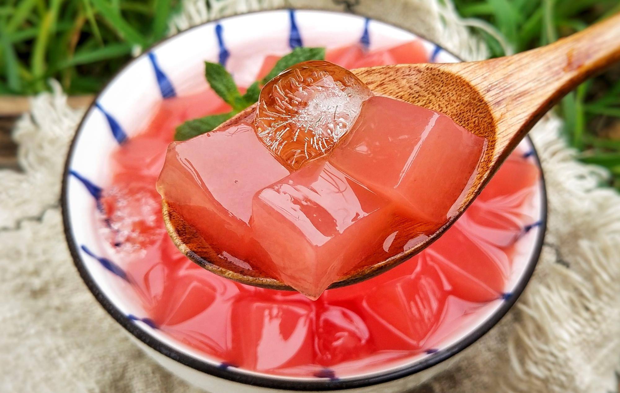 原来凉粉做法这么简单,加半个西瓜,色泽艳丽诱人,清爽解暑_纱布_口感