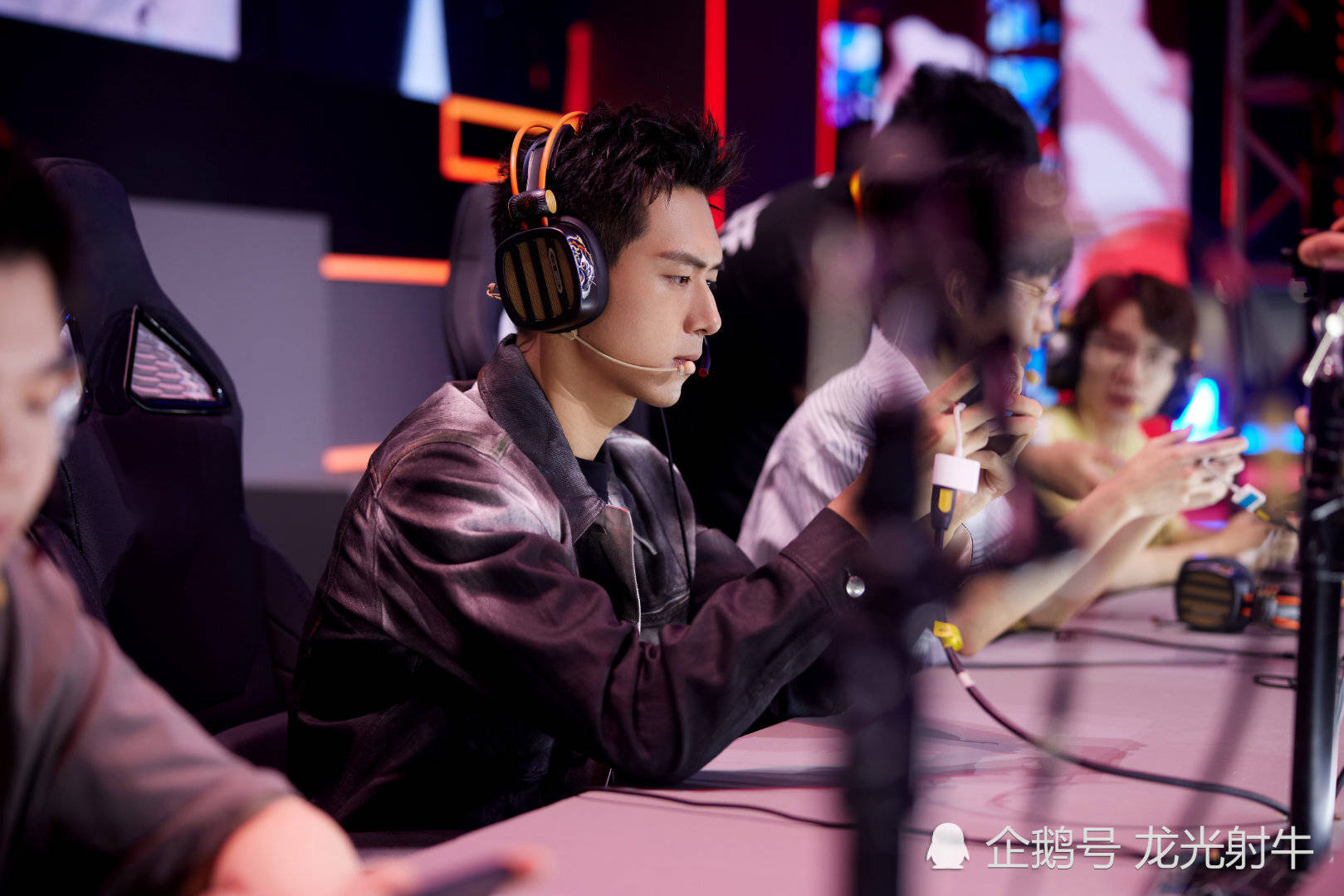 李现出镜游戏状态佳,电竞男神韩商言回来了_黑色_活动_宝宝