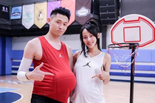 这段感情,不光张嘉倪不同意,买超的父母也不同意.