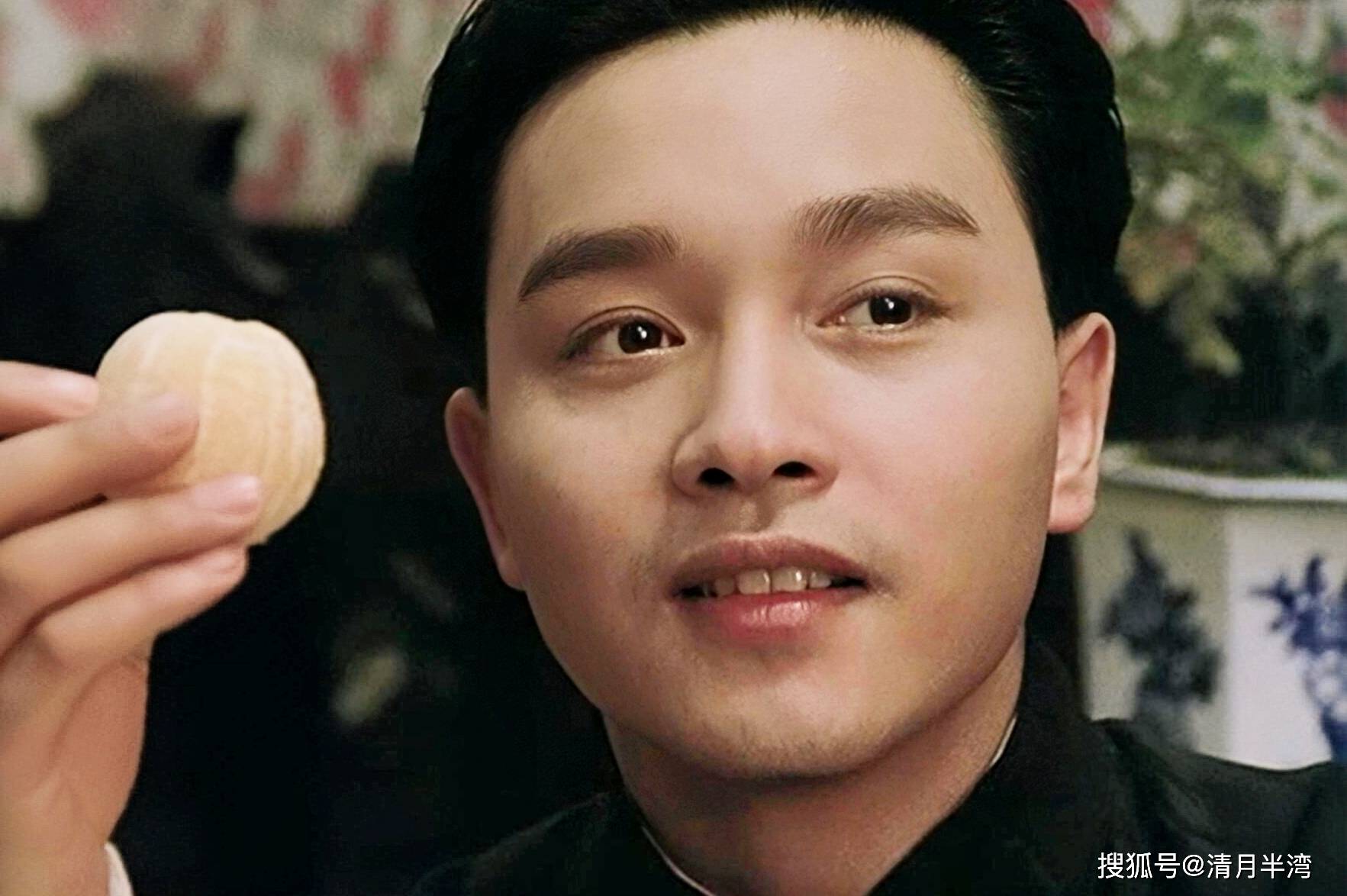 9位"桃花眼"男星,压不住的含情脉脉风流劲儿,看啥都像在放电_眼神