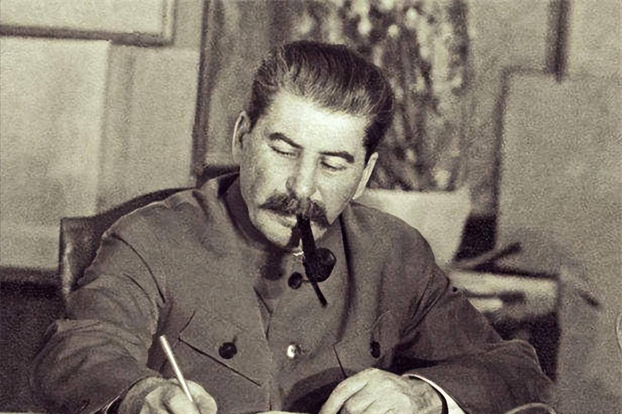 41年巴甫洛夫被判死刑,斯大林划掉判决书上3个词,然后说了句话_苏联