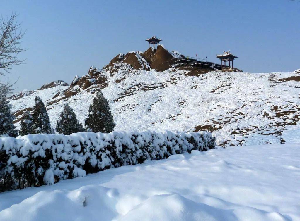 山水圖就這樣呈現我們面前讓人為之震撼心神沉醉鳳凰山景區位於忻府