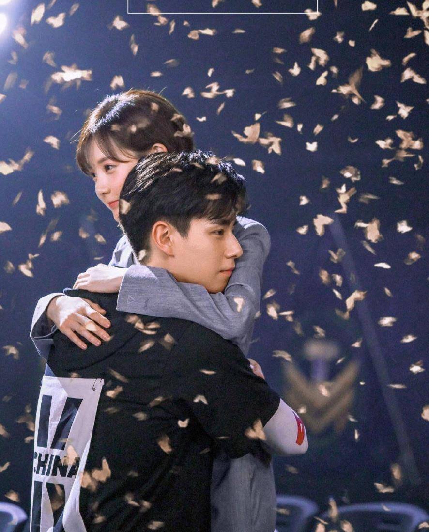 胡一天发文:初吻没了,但爱情在,女方回复:我永远都在_李一桐_艾情