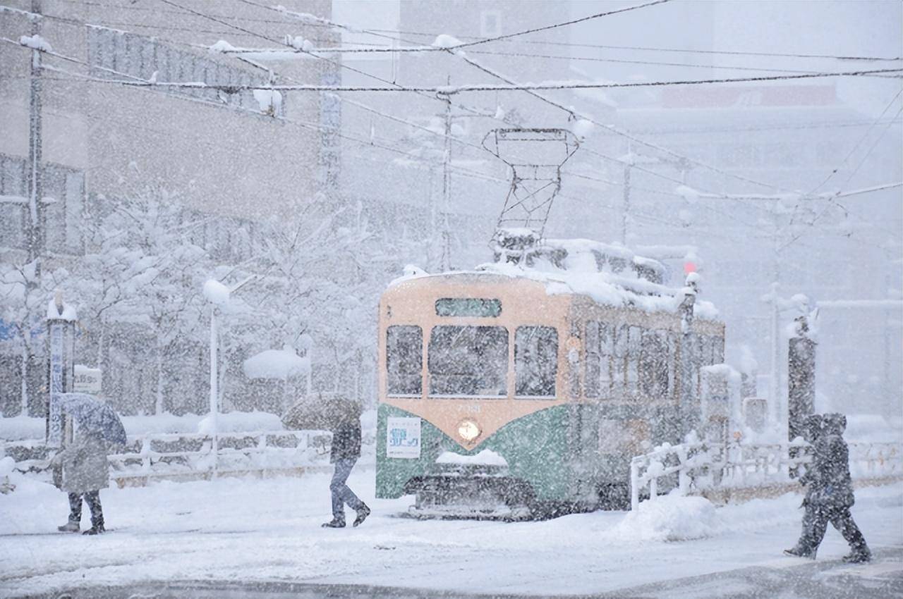 日本多地连降大雪，局地积雪超1.6米！已致14死80余伤
