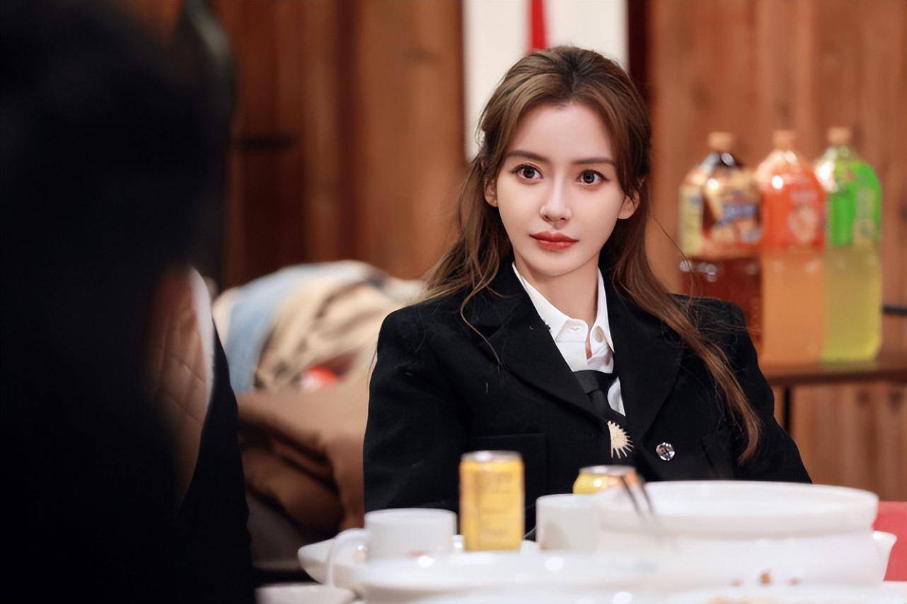 黄晓明冬至带小海绵陪父母包饺子,baby专注事业显孤单_照片_杨颖_家人