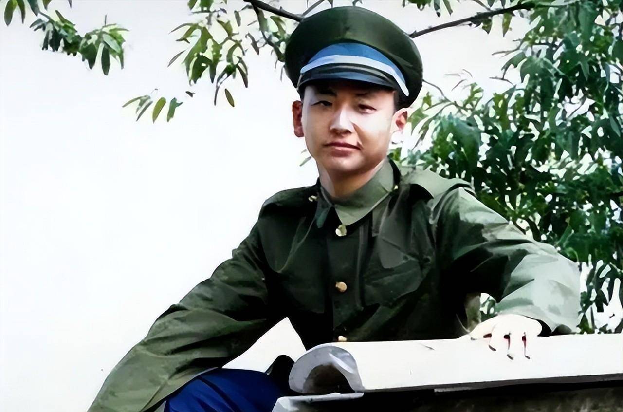 王伟牺牲已经21年,如今他的儿子继承81192编号,让无数国人泪目_我国