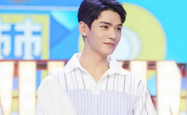 龚俊走红后有多抢手,又潮又会做饭,网传两档节目争相邀请常驻_张哲瀚