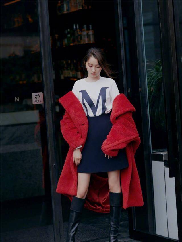 关晓彤军大衣裹羽绒服,这姐妹是有多怕冷?_黑色_选择了_时尚