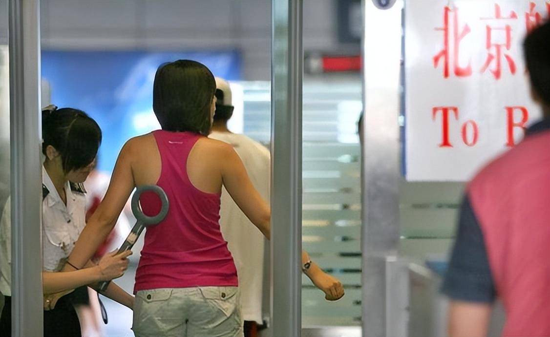 女性过安检时,"私密部位"会被仪器看到吗?