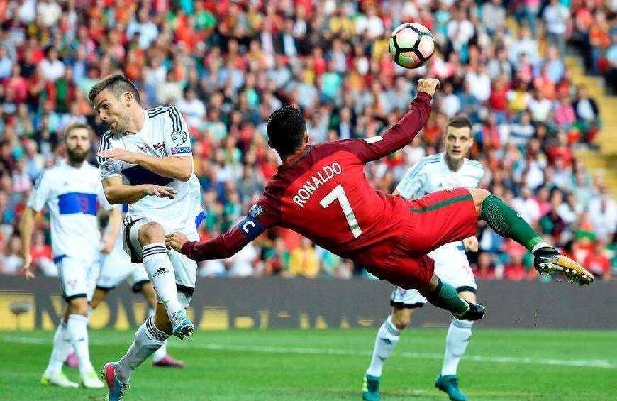 c罗解锁四大进球招数,下一个该倒挂金钩了,敢不敢再炸一波_比赛_世界