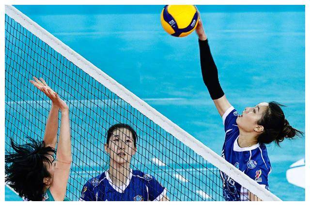 王梦洁客串主攻,四二配备重现,安家杰变阵山东女排0比3不敌上海_得分