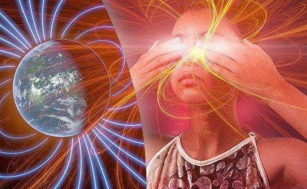 他们戴着一顶帽子,帽子上连着一台脑电图仪,可以检测脑电波