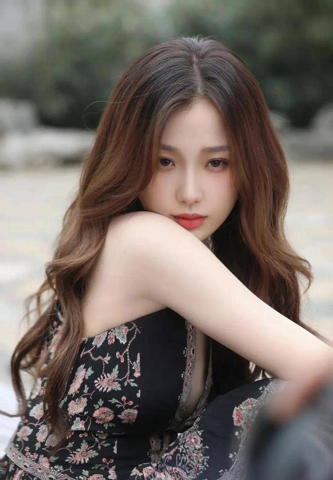 女明星披肩发真好看,为何我披就成"疯披"?_长发_卷发_造型