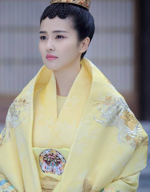 《凤囚凰》真是美女如云,认出了白鹿赵露思,却没认出霸屏的她_剧中