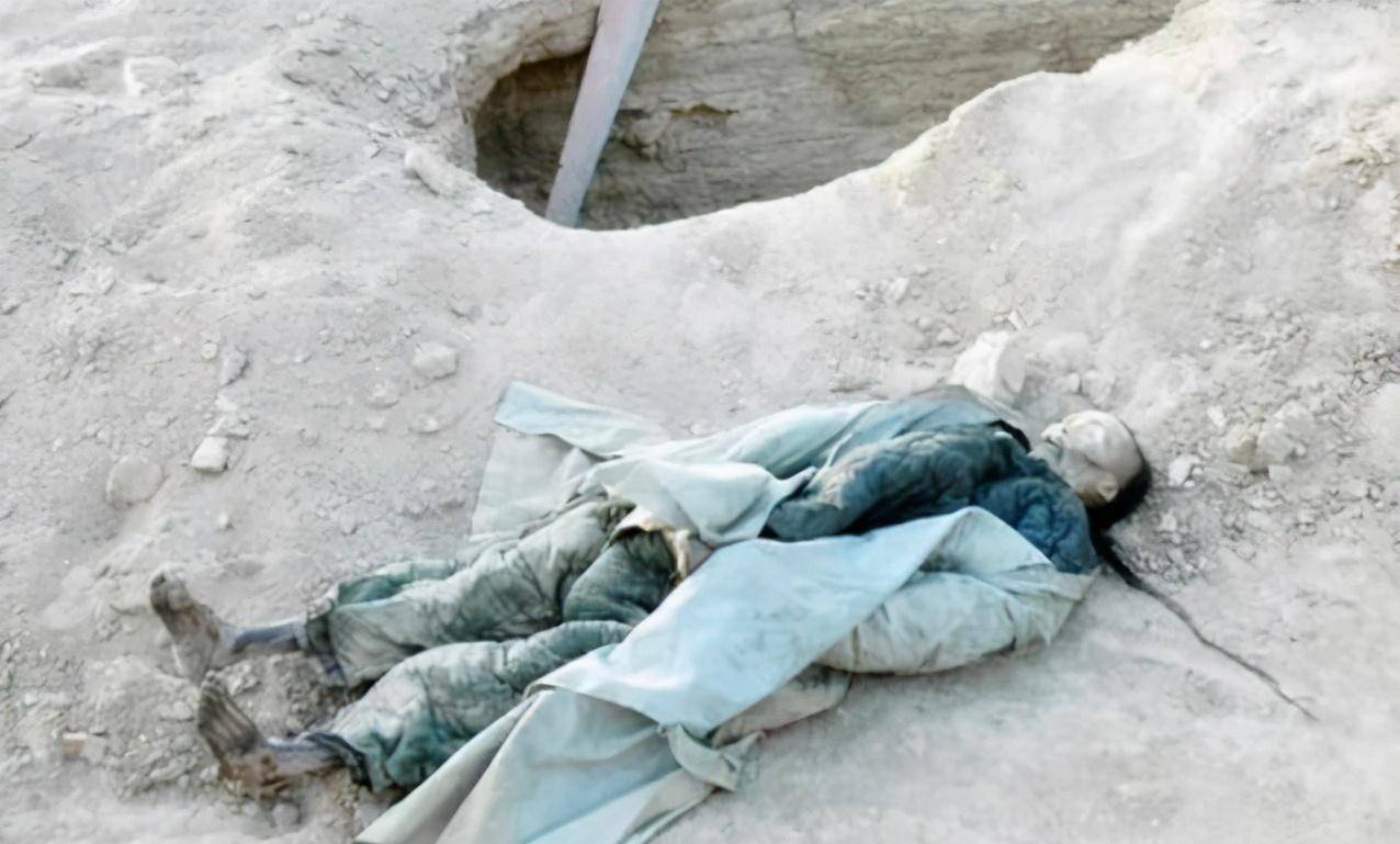 新疆火焰山挖到5具干尸,穿清朝服饰貌若"僵尸",保