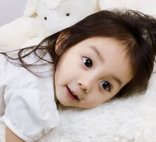 "最美新生儿"颜值令人羡慕,孕妈这3种行为,给孩子的颜值加分_宝宝