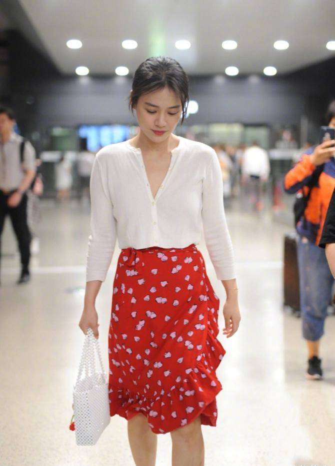 时尚裤暴露身材缺陷,粗壮大腿不耐看,还好会挽救_白色_红色_高跟鞋