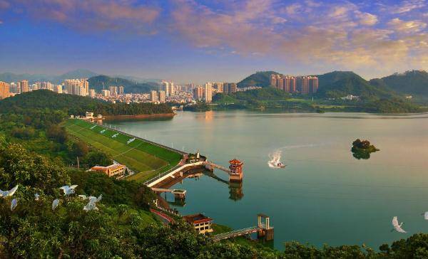 这座泉州未来最大的水库就是安溪白濑水库,早在上个世纪,安溪白濑水库