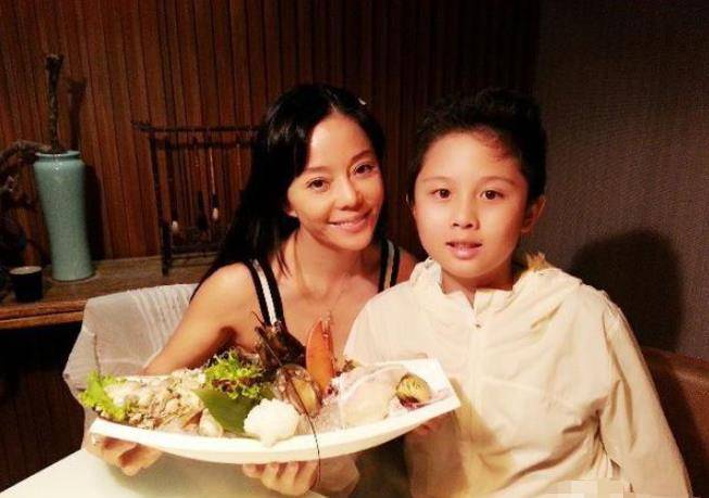"护子狂魔"狄莺,儿子12岁断奶15岁分床睡,这样的母爱太可怕_孙安佐
