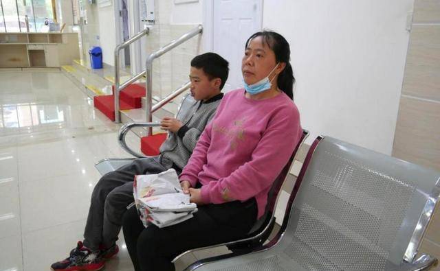生下儿子又遭厄运,云南女子:我期盼听他叫声妈_胡成芝_肖雷_孩子