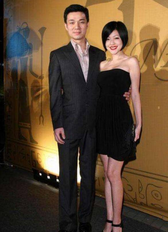 一手拆散小s和黄子佼,"好闺蜜"曾宝仪,如今47岁成这样?