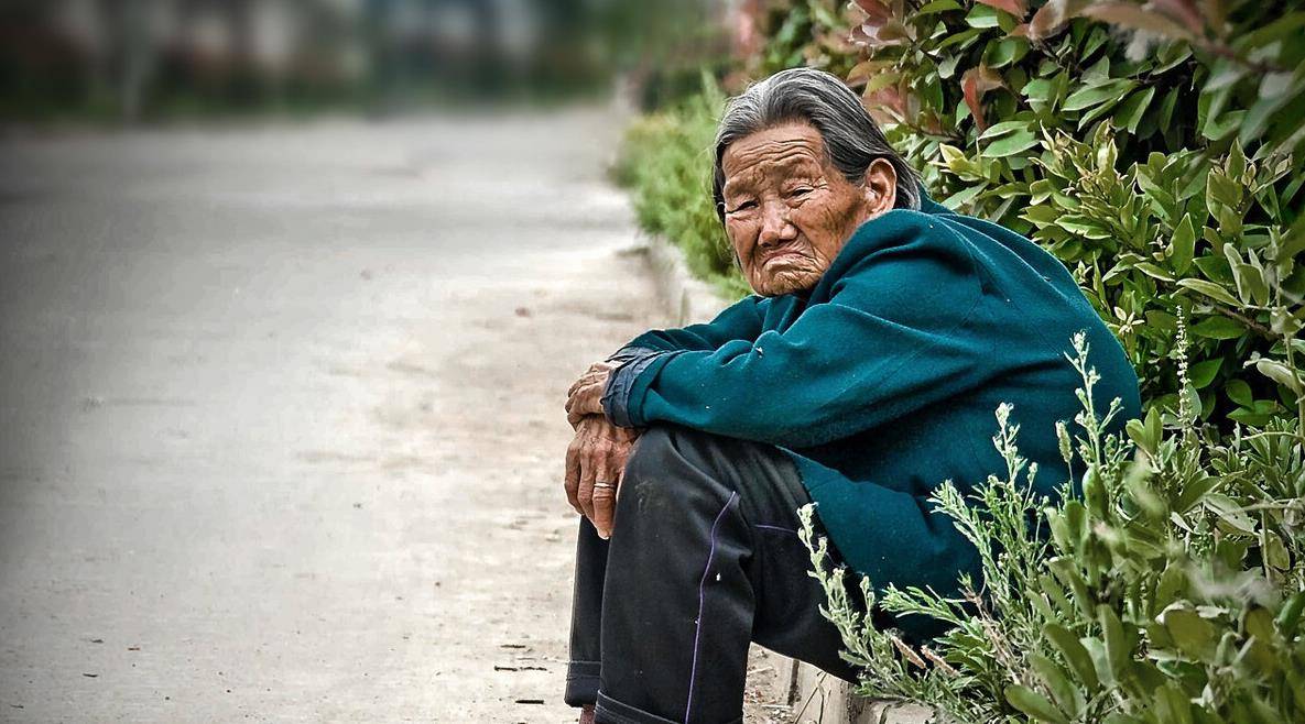 70岁老奶奶哭诉:因为没有子女,晚年一个人孤苦伶仃特别的凄凉_时候