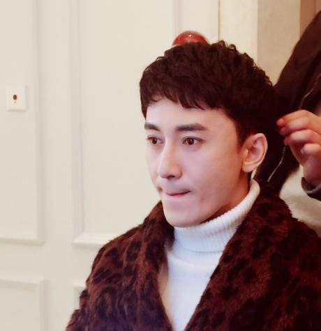 颜丹晨感谢父亲在社交平台上的陪伴,最终得知颜丹晨嫁给了演员孟浩强