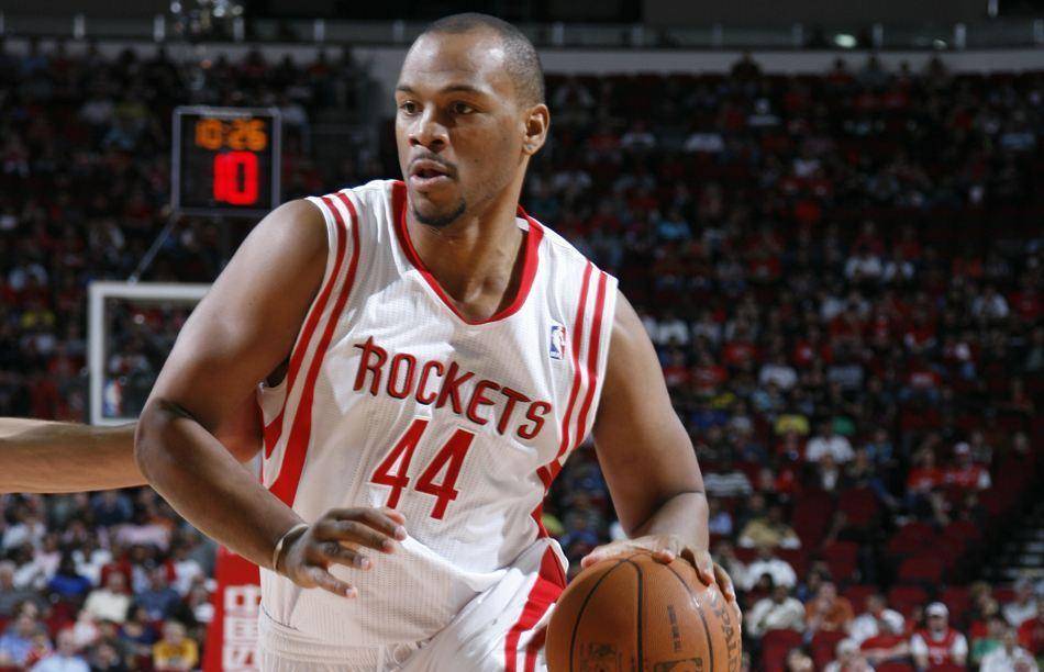 海耶斯因姚明被广大中国球迷所熟知,他退役多年,现在过得咋样?