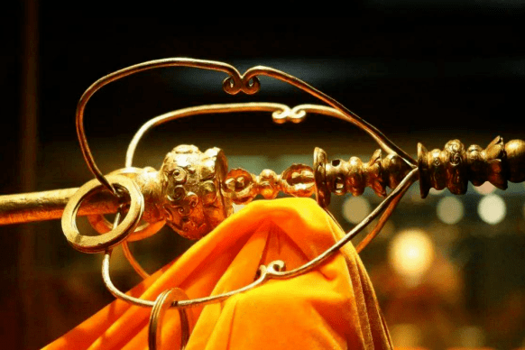 “锡杖”首批禁止出境文物，比唐僧的锡杖更珍贵的“锡杖之王”