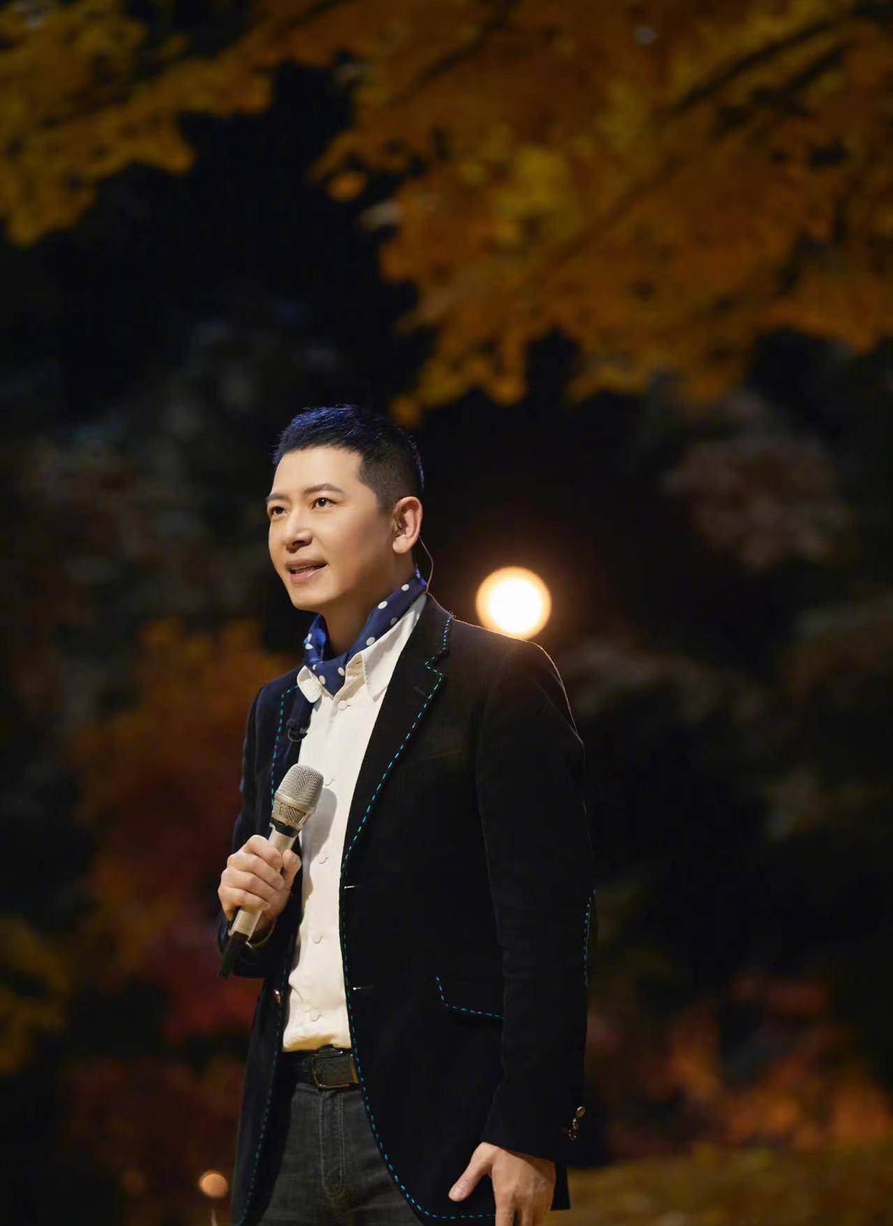 整容,当网红,想成活佛,90年代爆火老牌歌星,现状大不同_戴军_毛宁