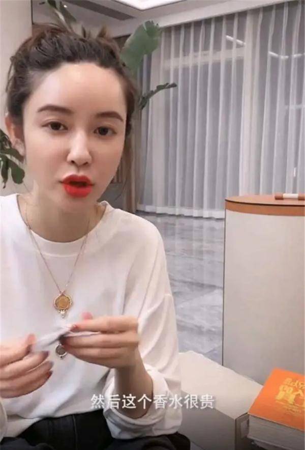 董花花近况暗示分手,张大奕高调炫富心情大好,疑似上位成功_网友_动态