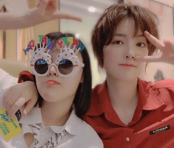 赵粤粉丝手撕刘些宁却给许佳琪道歉,网友:只会窝里横,难怪会糊_少女