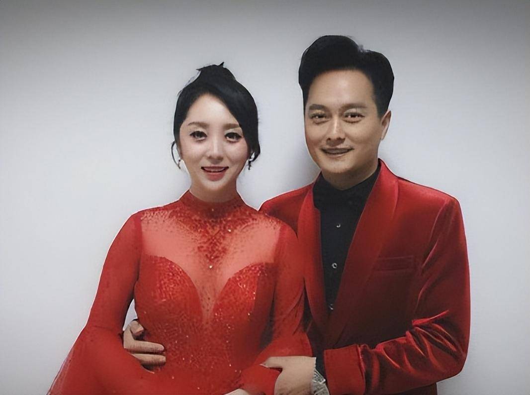 草根歌手云飞,终于为6年前的"抛弃妻女"付出了代价_郭津彤_高月_女儿