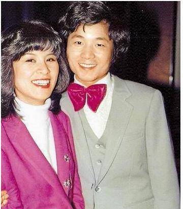 女儿因她分手身亡,为救儿子倾家荡产,年近60为了生活艰难复出_龙千玉