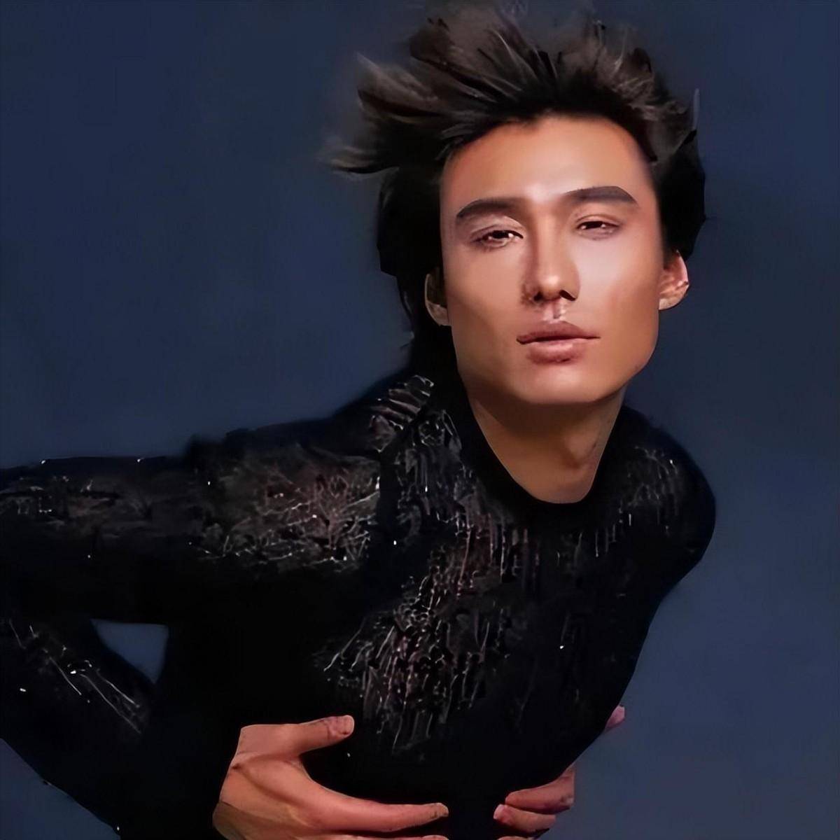 胡兵:暗恋瞿颖多年,51岁不婚不育,他在等什么?_公司_父亲_香港