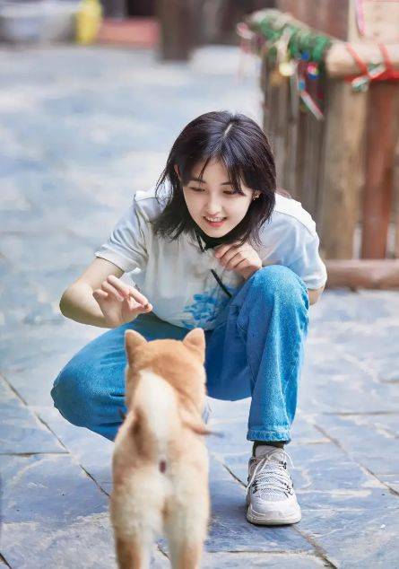 2021年,张子枫就有7部电影上映,其中不乏《唐探3》《中国医生》等顶级