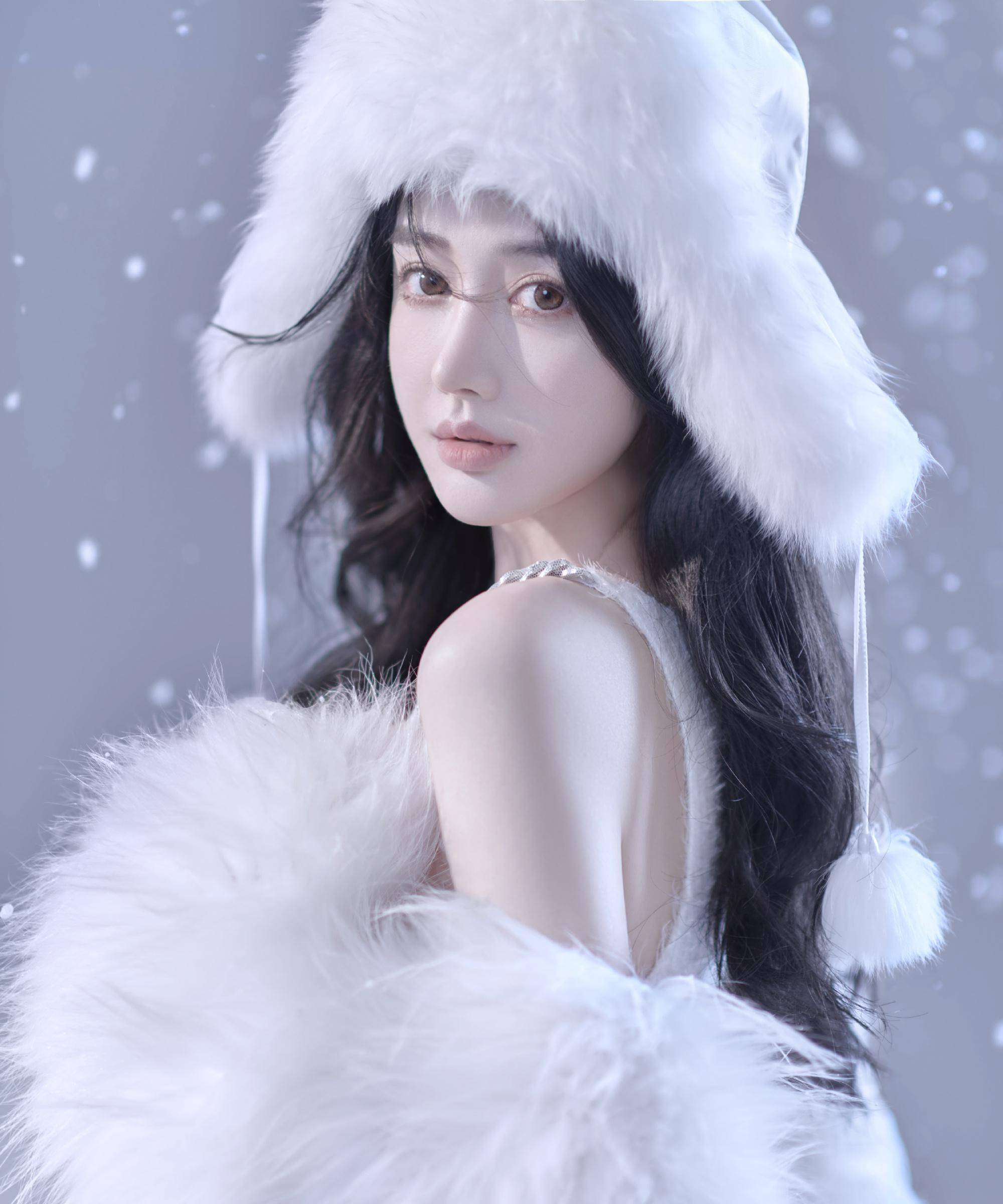 《丑女无敌》小艾出道13年大变样,面部僵硬似假娃娃_文梦洋_网友_照片