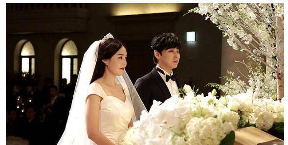 说到李晟敏,最出名的作品大概不是歌曲,而是"结婚".