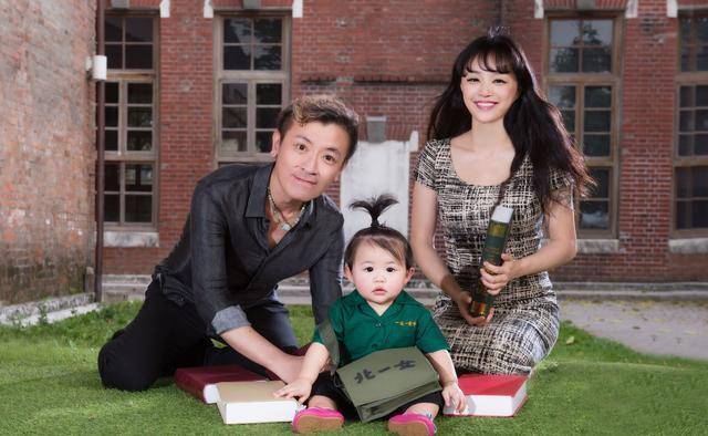 曾与狄莺互呛,因怀双胞胎被富豪老公奖赏600万,今儿女皆患病_韦伶