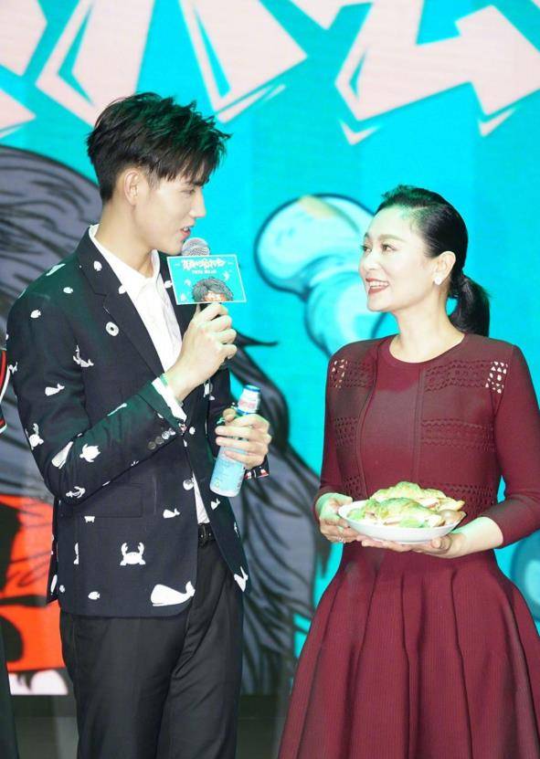 陈红52岁生日陈飞宇送祝福, 旧照引人羡慕,今女神不复存在_母亲