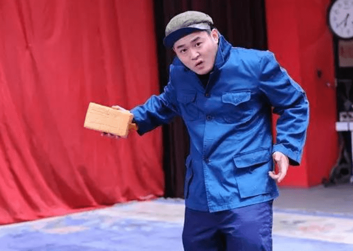 落魄时靠捡垃圾为生,老婆走红后改嫁给同门兄弟_王金龙_表演_二人转