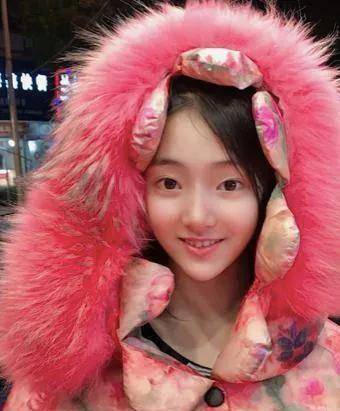 9岁获国际冠军,胜过3位童星,遭校园暴力的14岁女孩,如今怎样了_陶奕希