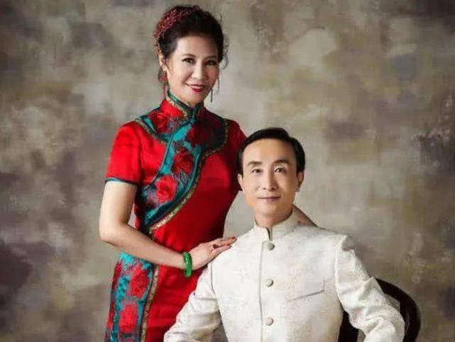 不过随着年龄的增加,巩汉林出现在舞台上的次数也是越来越少了,而最近